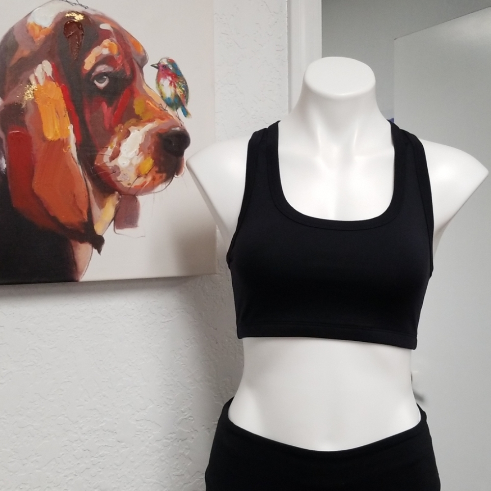 Black sports bra